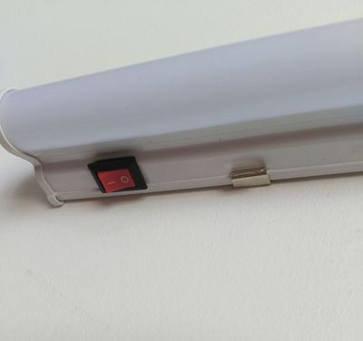 生产厂家直销直流12V-80V全塑带开关LED灯管图4