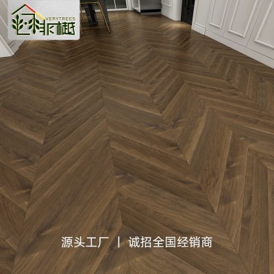 鱼骨拼三层实木复合地板北欧原木色耐磨防潮家用地暖地热松木地板图1