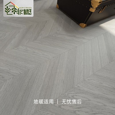 鱼骨拼三层实木复合地板北欧原木色耐磨防潮家用地暖地热松木地板图2