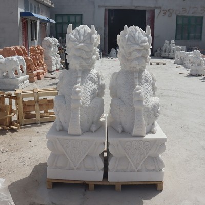 庭院门口麒麟一对汉白玉雕刻石雕摆件厂家直销别墅门前大理石麒麟图4