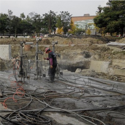 拆除切割混凝土 桥梁桥墩 钢筋混泥土防撞墙切割图3