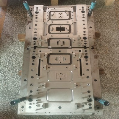 定制冲压 端子模具 屏蔽罩模具 弹片模具 支架模具 电池片模具图2