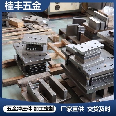 现货供应电动鸡眼机 气眼模具 四合扣模具 铆接模具五金冲压模具图3