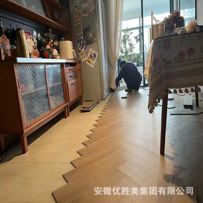 工厂直批环保石晶地板意大利咖啡共挤结构人字拼地暖适用SPC地     300平方米图4
