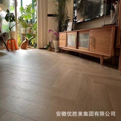 工厂直批环保石晶地板意大利咖啡共挤结构人字拼地暖适用SPC地     300平方米图3